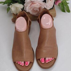 Elegant Tan Women's Sandals